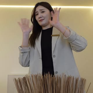 From broom 🧹 to boom 💥 

#SanctuaryScalpCare #HairTransformation #Sanctuary #SanctuaryKL #funnyvid