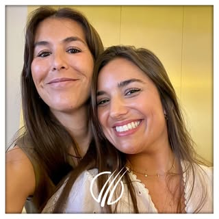 🌟Una sonrisa es el mejor maquillaje que puedes llevar. Ilumina tu día, contagia alegría y refleja t
