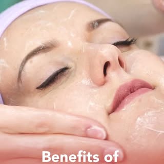 Give your skin the pampering it deserves🌺
Here’s why monthly facials are essential for your skin. 
