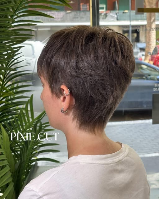 Hai voglia di un taglio corto, ma che ti sappia dare il giusto carattere?

Il Pixie Cut è perfetto s