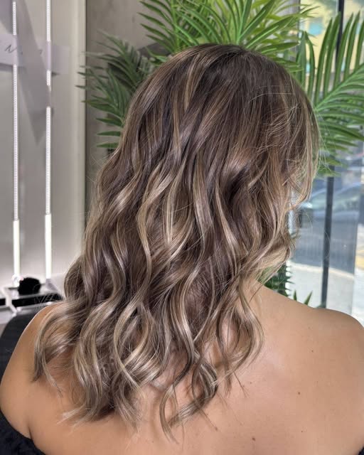 Quando il colore si spegne, anche il viso perde luce.

Per Tiziana abbiamo realizzato un Sablage pen