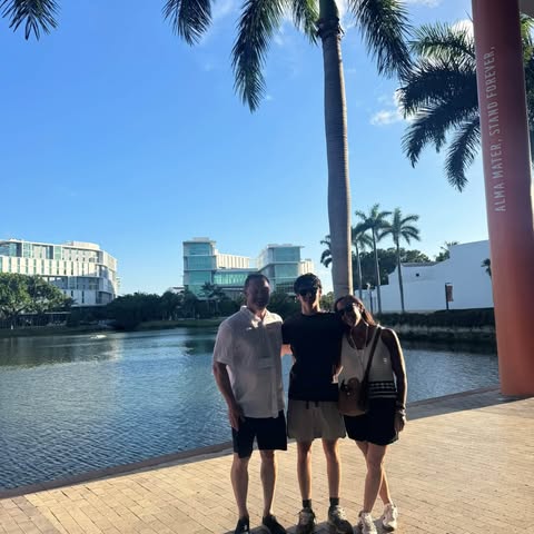 Move in day at University of Miami. College or Paradise?  I had a great experience here but it looks