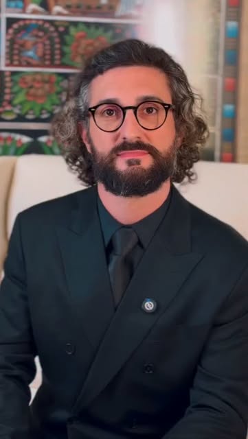 Uma das perguntas que eu mais escuto em consulta é:
“Doutor, eu preciso raspar o cabelo para fazer o