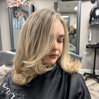 Lived in blonde refresh and a layered cut 🤍