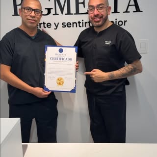 ¡Finalizamos con éxito el curso de Micropigmentación Capilar junto a Moisés! 🎓🔥

Días de aprendiza