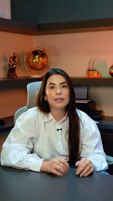 Cabelo caindo depois de emagrecer? Entenda o Eflúvio Telógeno! 
A perda de peso rápida como no uso d