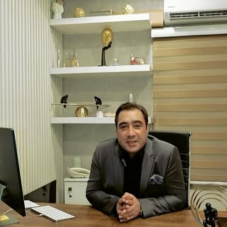 We’re excited to introduce Dr. Umar Farooq Khan, who will now be available for FREE skin consultatio