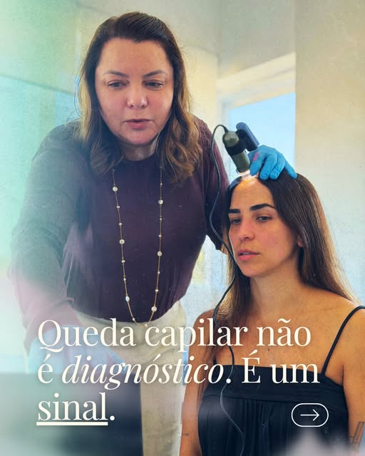 Queda capilar não deve ser tratada no automático.

O fio que cai é apenas o sinal visível. Entender 