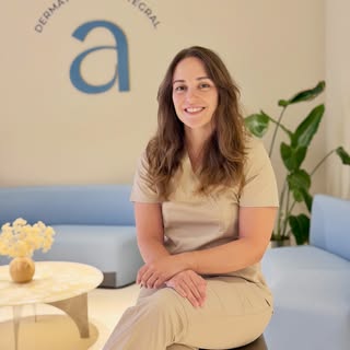 ✨Os presentamos a Irene, nuestra enfermera del equipo de Inderma.

Desde el primer día nos conquistó