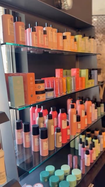 Got to try out @marianilastockholm gloss! We were obsessed with the shine and softness of our hair! 