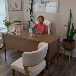 Every day, I’m so grateful to see my clients and help bring out their glow—inside and out. ✨💛

Come