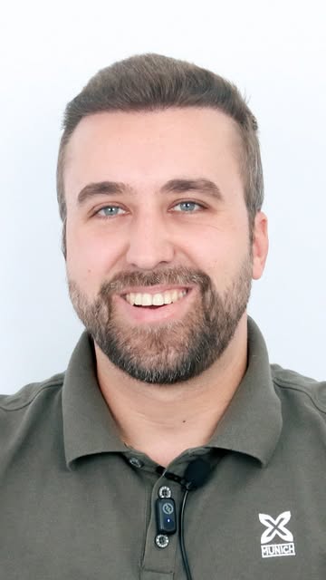 💇Antes de su injerto capilar, Javier no se veía bien y decidió ponerle solución.

Como tenía buenas