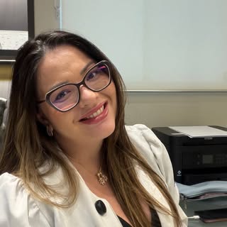 Caspa e dermatite seborreica não são exatamente a mesma coisa.

A caspa é a forma mais leve da derma