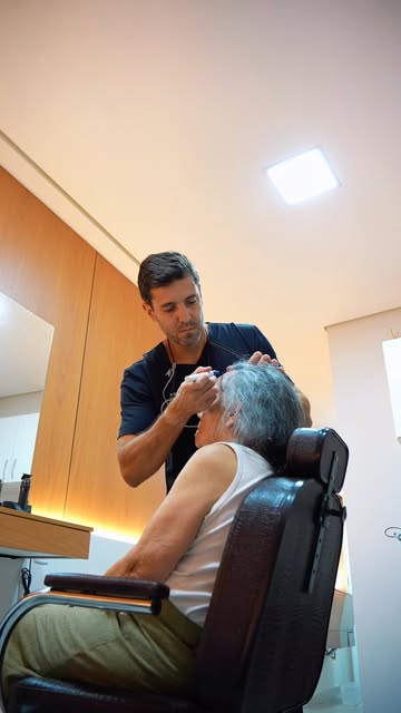Mais um dia de muito cuidado, técnica e dedicação.

Cada procedimento é realizado com planejamento, 