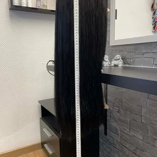 Die längsten Haare die wir je an einem Maßanfertigungs Haarteil hatten. 
Faszination trifft Spaß und