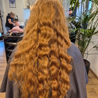 Und wieder eine super Haarspende. Vielen Dank! 
Die Haare gehen an Rapunzel und werden für krebskran