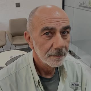 A kalite beyazlı doğal protez saç ile yaşınıza ve tarzınıza en uygun görünümü yakalayın. 🤍

Doğal b