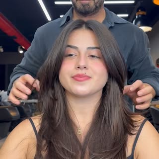 Her tutam saç, özen ister.
Profesyonel kesimle
seni sen yapan güzelliği ortaya çıkarıyoruz.
Hadi, ay