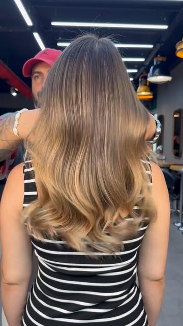 ✨ Doğallığın en ışıltılı hali: Sombre ✨

Saçlarında yumuşak geçişler, doğal ışıltılar ve zahmetsiz b