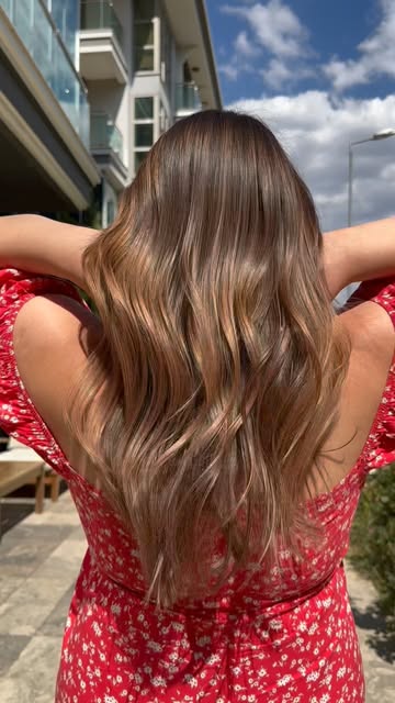 ✨ Doğallığın en ışıltılı hali: Sombre ✨

Saçlarında yumuşak geçişler, doğal ışıltılar ve zahmetsiz b
