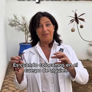 Diferencia entre implante y trasplante de pelo

Implante: se coloca material artificial externo. 
Tr