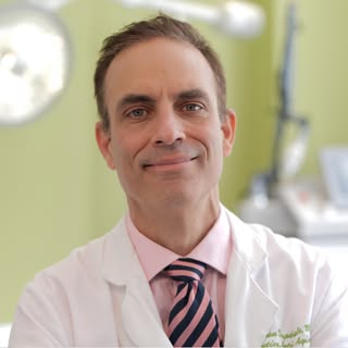 The finest medical aesthetics with scientific expertise, artistry, and a global perspective.

Born i