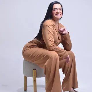 HOJE não é sobre flores, e SIM lembrar a MULHER que VOCÊ É!

Hoje celebramos o Dia Internacional da 