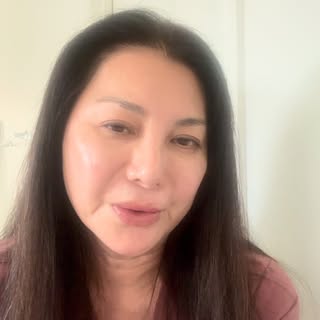 Are you layering your skincare in the right order? 
One of the most common questions I get is: “What