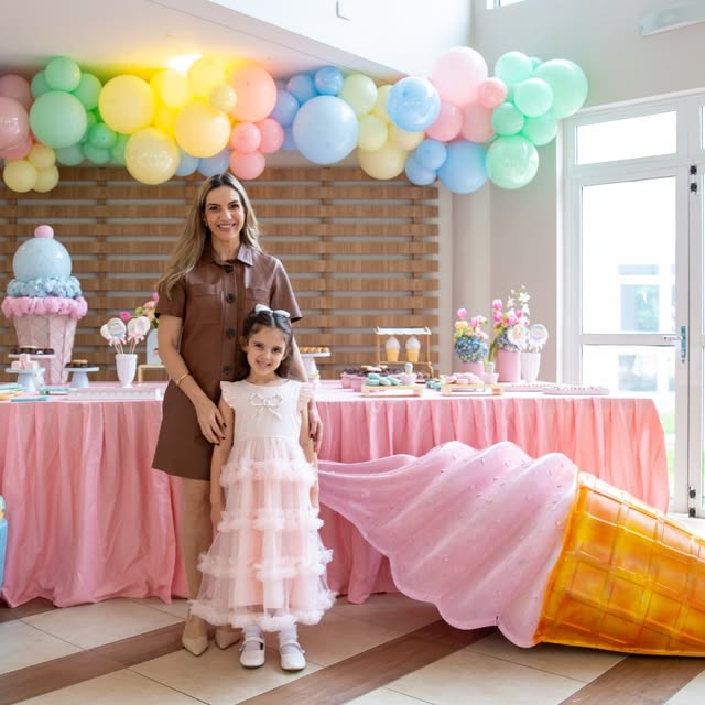 Feliz aniversário para a nossa bonequinha! 
6 anos de puro amor! ❤️