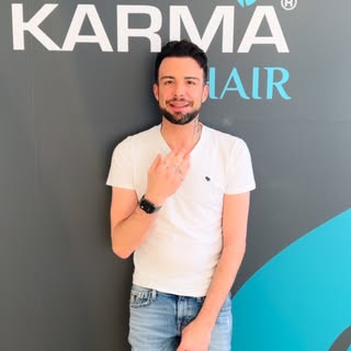 Acht Monate nach der Haartransplantation – das Ergebnis kann sich wirklich sehen lassen! 😊 Unser Pa