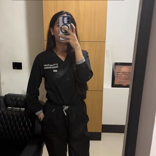 In my  dermatologist era 🥼🩺 

#doctorsofinstagram #skinhealthexperts #explorepage✨ #dermatologistr