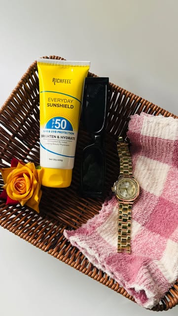 Your daily reminder to never skip sunscreen ☀️💛
SPF 50 + UVA & UVB protection + hydration = my ever
