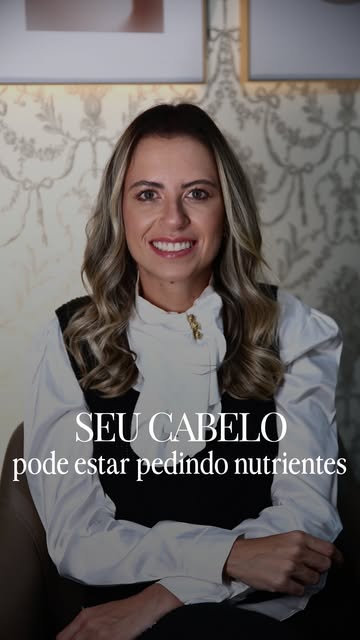 Às vezes, você muda o shampoo, diminui a chapinha, cuida mais dos fios… e a queda continua.

É aí qu