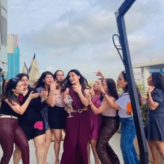 Birthday girl, hot girls & a whole lot of sunshine ☀️🔥💋 Let the celebrations begin! 🥂✨
