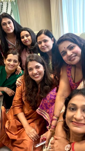 Life of millennial moms🥰
Ek pal party toh dusre pal bhajan👏
N what’s important is unlimited masti 