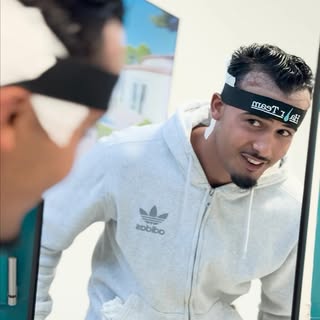 Eine natürliche Haartransplantation beginnt mit der richtigen Haarlinie. ✨

Die Haarlinie ist nicht 