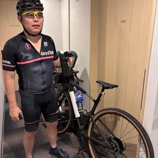 【エネルギッシュな長井先生】

今回は、長井先生の日常のひとコマです✨

連日暑い日が続いていますが、
ある日の帰り際、先生がひと言。

「明日は自転車で来るよ👍」

この暑さの中、本当に…？😳�