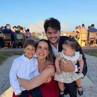 Muitas fotos, muitas tentativas, muitos abraços, apertos e caras e bocas! Mas sempre muito amor!!! 
