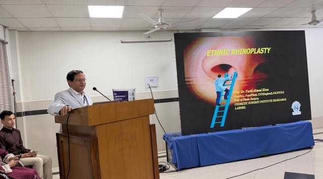 Prof. Dr. Farid Ahmad Khan at 3rd comprehensive rhinoplasty workshop bahawalpur

#drfaridahmadkhan #