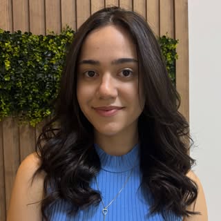 Cada cabelo tem uma necessidade.
O resultado começa quando a gente respeita isso.

@lauranriz