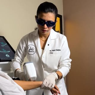 “Imagine not planning your life around hair removal.
No last-minute waxing.No irritation.

Just smoo
