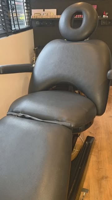 Get ready with me, maar dan in de salon. 🖤✨⁠
⁠
Alles klaarzetten, mijn werkplek voorbereiden en dan