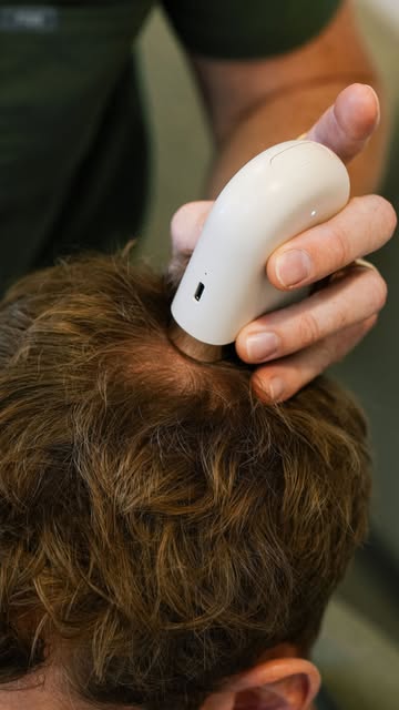 Every effective treatment plan starts with understanding your hair.

Our digital scalp analysis allo