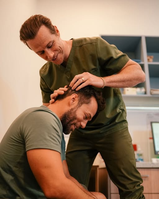 A consultation covers far more than the hairline.
It is a structured medical assessment that looks a