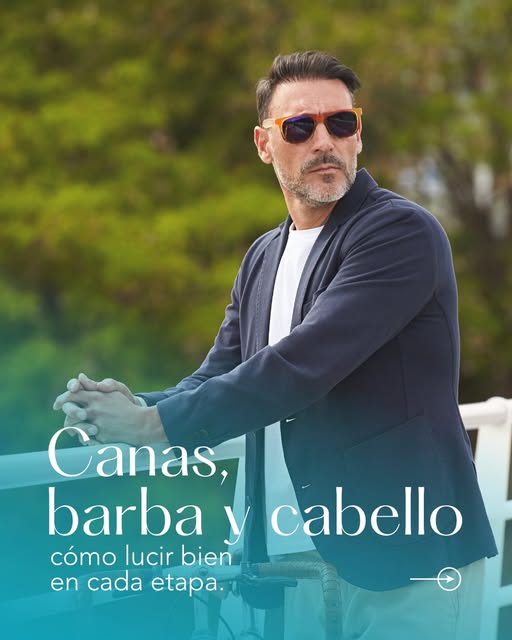 Los años llegan, y saber llevarlos bien es todo.

Canas con carácter, barba bien cuidada y cabello q