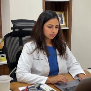 🤝 🤝 Shake hands with someone who is .......
.
.
.
.
. 

 Shake Hands Challenge, Clinic Fun, Teamwo