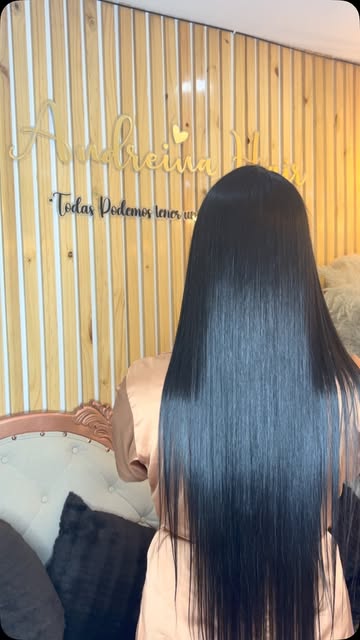 Cabello liso, brillante y sin frizz ✨

En Andreina Hair te realizamos alisado enjuagable, ideal para