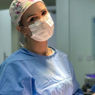 Enquanto muitos enxergam uma cirurgia, eu enxergo histórias.

Vejo mulheres que deixaram de se recon