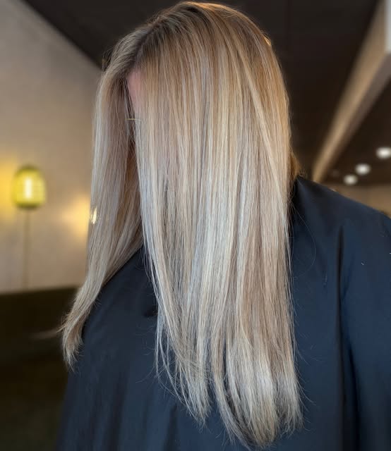 Buh-bye red hair, hello blonde 🌞

#mainehair #mainestylist #portlandmaine #portlandmainehair #portl