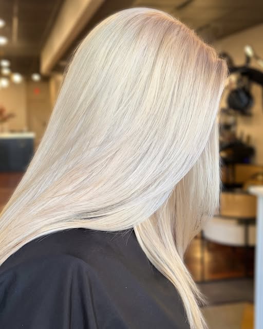 A little extra blonde never hurt 🤍

#portlandmaine #portlandmainehair #portlandmainestylist #maineh